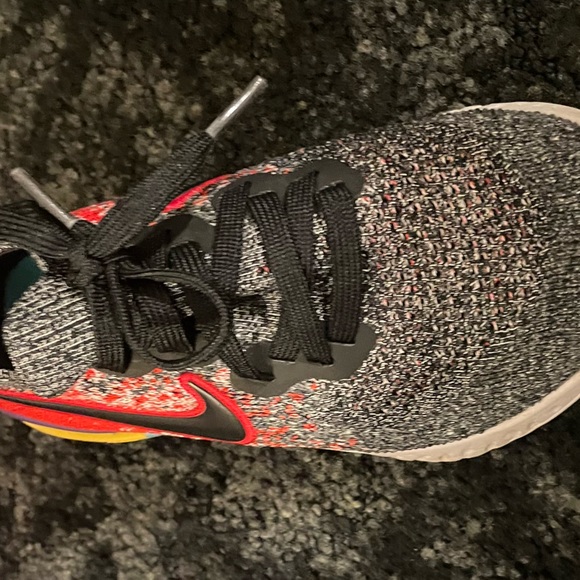 Nike Epic React Shoes Kids 4Y (Equivalent to what in women’s size 6/5 1/2) - Picture 7 of 7